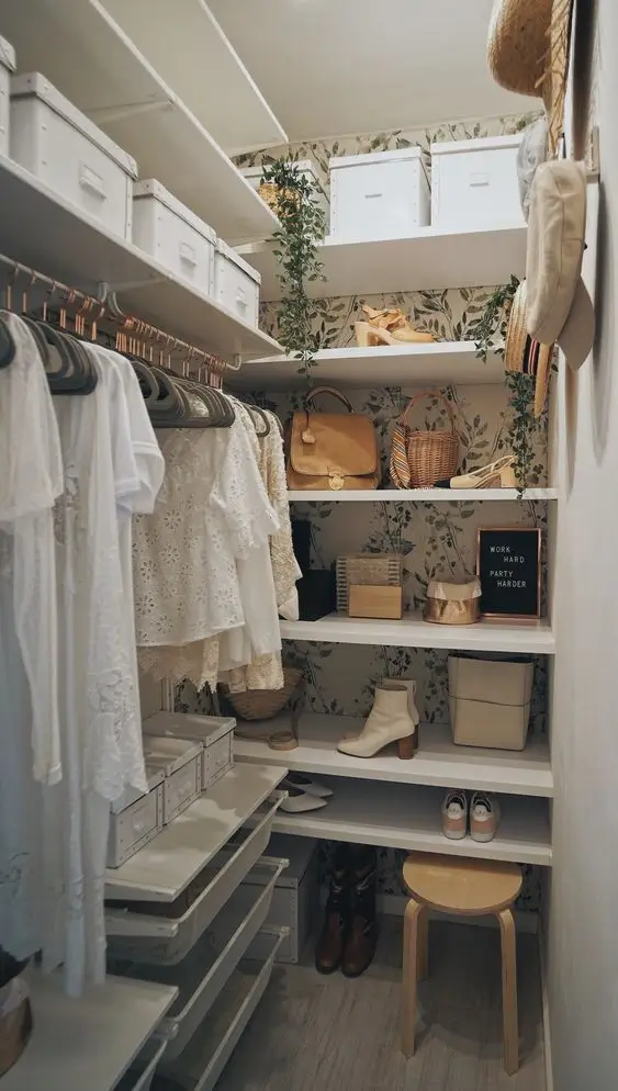 33 Best Ways To Decorate A Small Walk In Closet