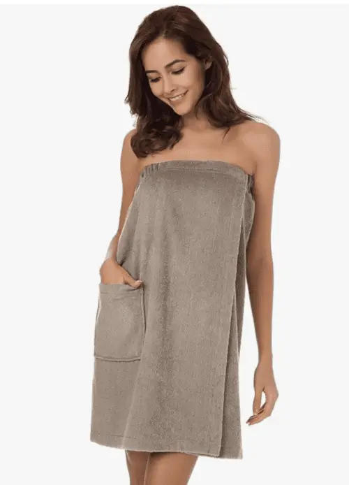 Non-slip towel wrap prevents your towel from falling down when you're using a communal space or walking back to your dorm room