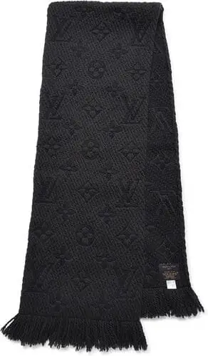 Louis Vuitton scarf makes an extraordinary gift for your sister in college