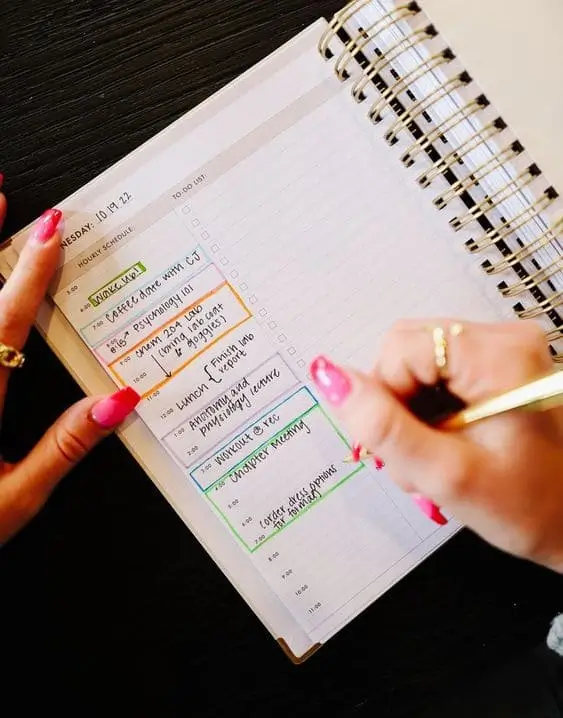 Daily planner is a thoughtful gift for young college students