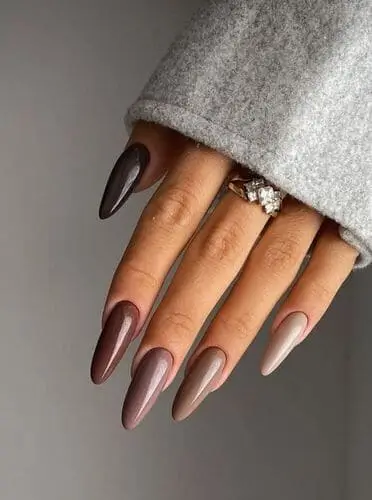 Close-up of earthy neutral ombre fall nails, blending warm tones like taupe, beige, and soft brown for a seamless, stylish gradient perfect for an autumn manicure.