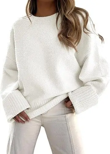 Cozy oversized sweater with a relaxed fit, soft knit fabric, and long sleeves, perfect for casual fall layering and trendy autumn outfits.