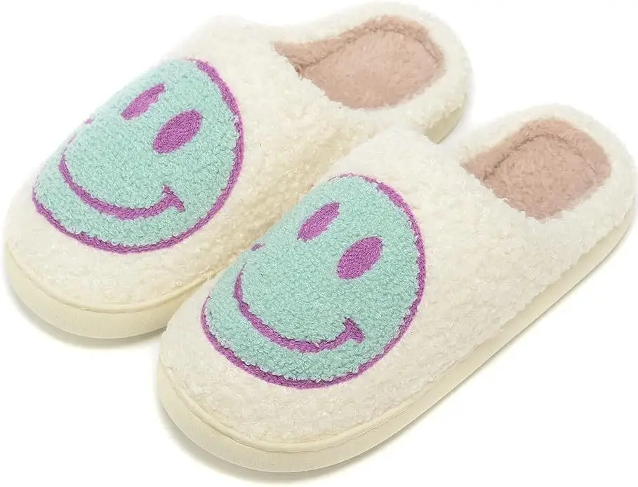 Smiley Face Slippers – Cozy and Fun Gift for Tween Girls 2024. Soft Slippers with Cheerful Design for Comfortable Loungewear at Home!