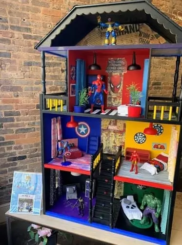 DIY Avengers play house for boys – an exciting and creative play space for superhero fans. Discover more Avengers-themed DIY ideas on our blog!