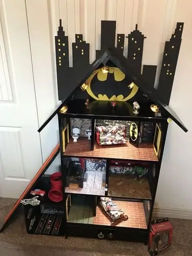 Batman doll house for boys – a fun and imaginative play space for superhero adventures. Explore more exciting Batman-themed DIY ideas on our blog!