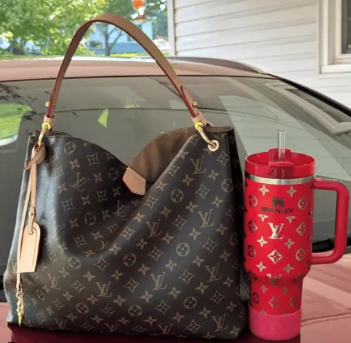 Louis Vuitton tote bag as a luxury Christmas gift - stylish and iconic designer bag perfect for elevating any holiday wardrobe. Ideal for luxury fashion lovers who appreciate timeless elegance in their everyday accessories.