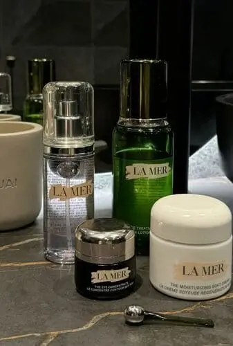 La Mer High-End Skincare Set, luxury and expensive Christmas gift idea for skincare lovers