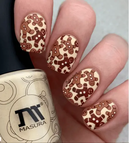 Festive cream and brown gingerbread nails with charming details: a cream base, light and dark brown accents mimicking gingerbread decorations, tiny white dots, and line designs that add holiday cheer.