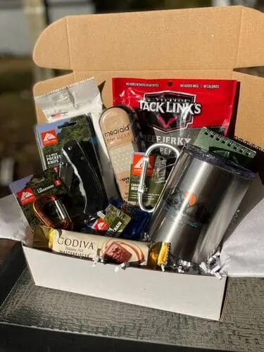 Make an outdoorsman gift basket for Christmas for any guy who loves the outdoors, hiking, and camping