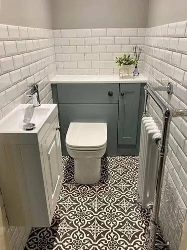 Dramatic flooring in narrow bathroom is fabulous for elongating the room and looks chic in narrow bathrooms