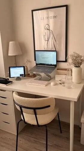 Cozy and cute office nook in a stylish apartment, featuring a compact desk, chic decor, and smart storage for small-space living.