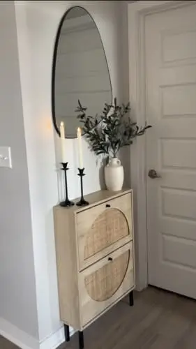 Cute apartment decor for small apartment entryway