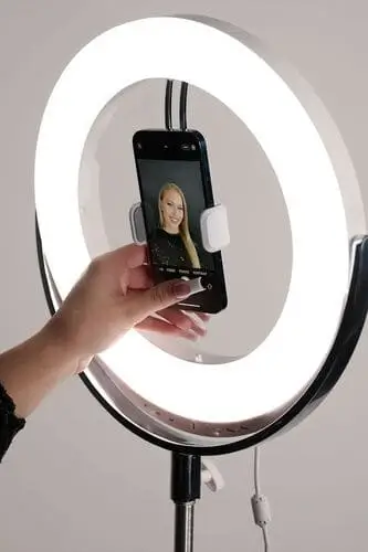 The perfect viral tik tok gift for tech lovers: Small ring light! Now they can elevate their videos and selfies with studio-quality lighting.